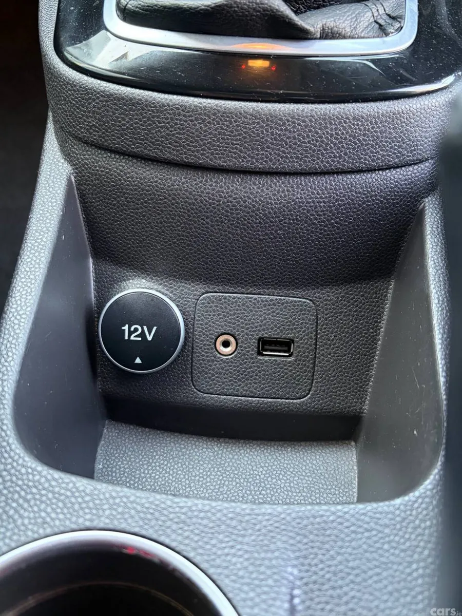 Ford Fiesta Hatchback, Petrol, 2014, White