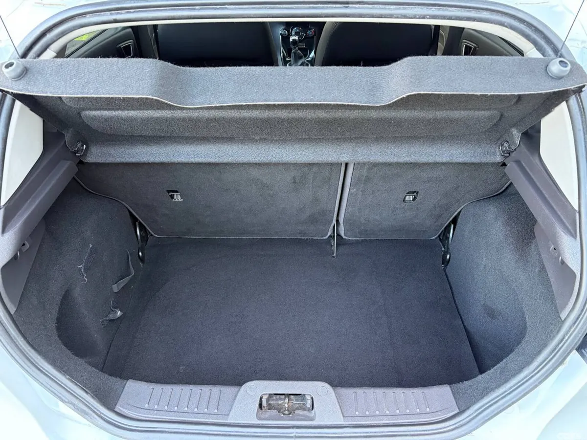 Ford Fiesta Hatchback, Petrol, 2014, White