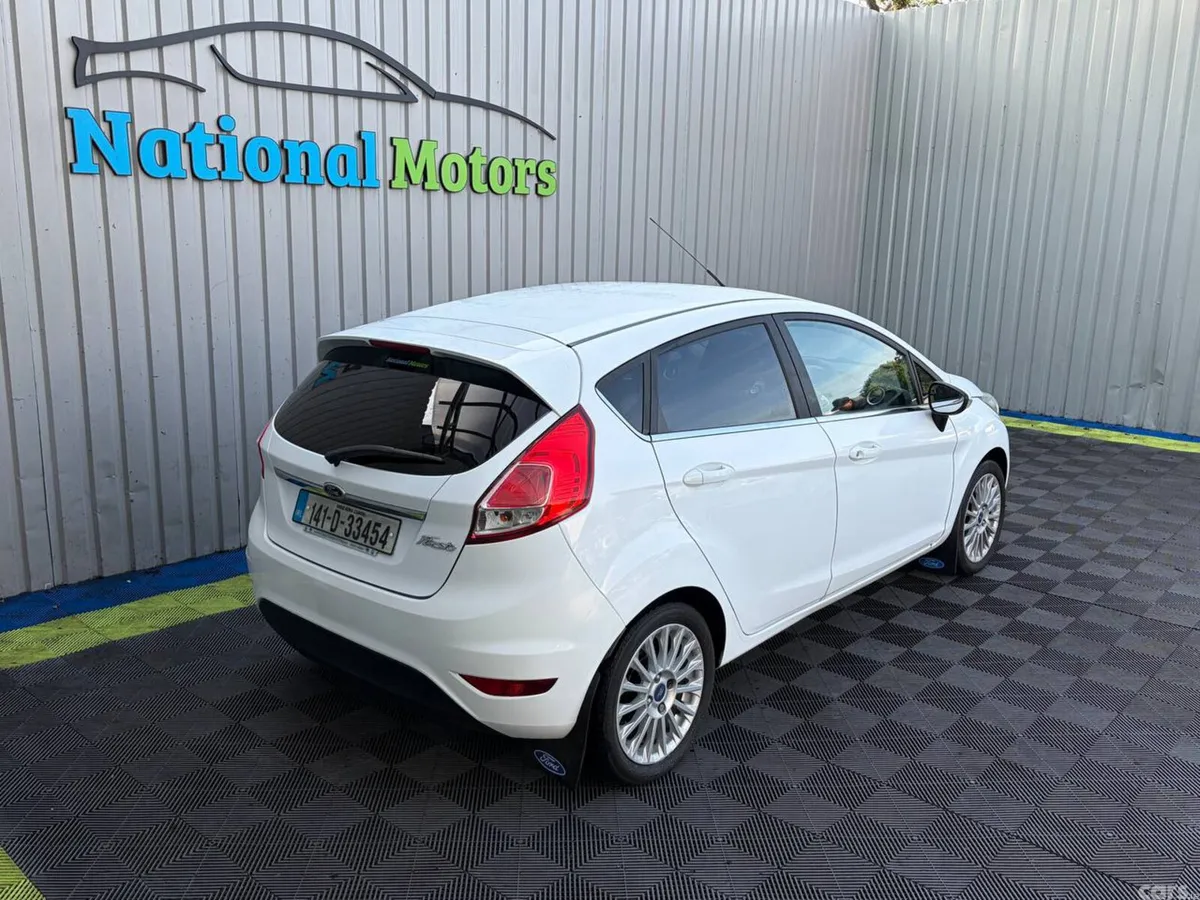 Ford Fiesta Hatchback, Petrol, 2014, White