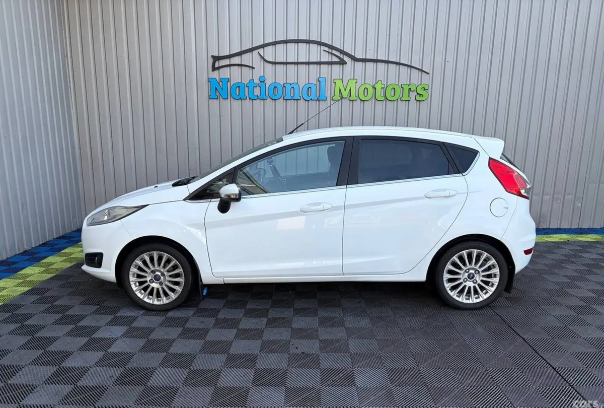 Ford Fiesta Hatchback, Petrol, 2014, White