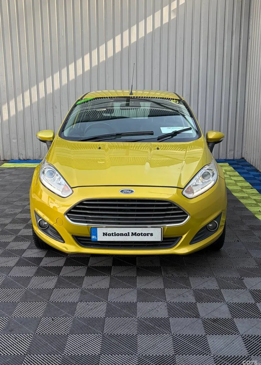 Ford Fiesta Hatchback, Petrol, 2015, Yellow