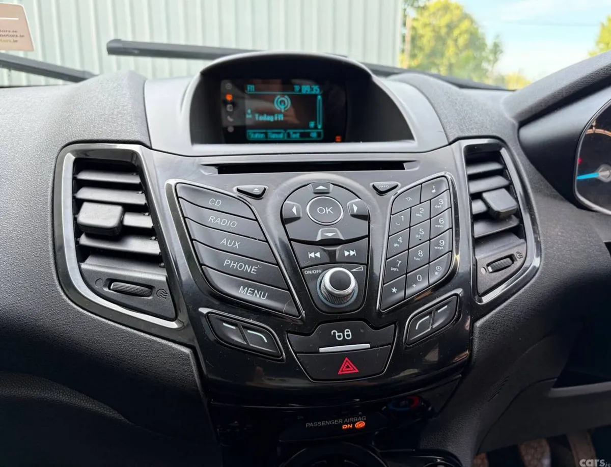 Ford Fiesta Hatchback, Petrol, 2015, Yellow