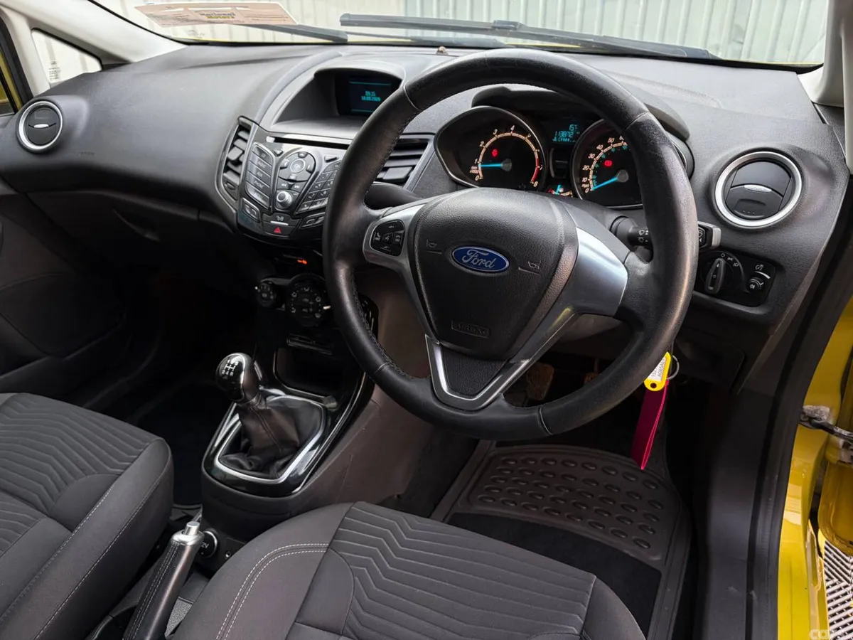Ford Fiesta Hatchback, Petrol, 2015, Yellow