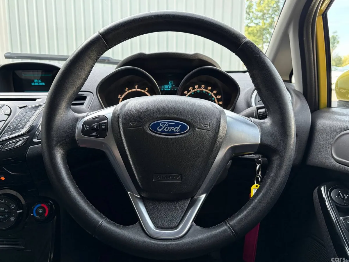 Ford Fiesta Hatchback, Petrol, 2015, Yellow