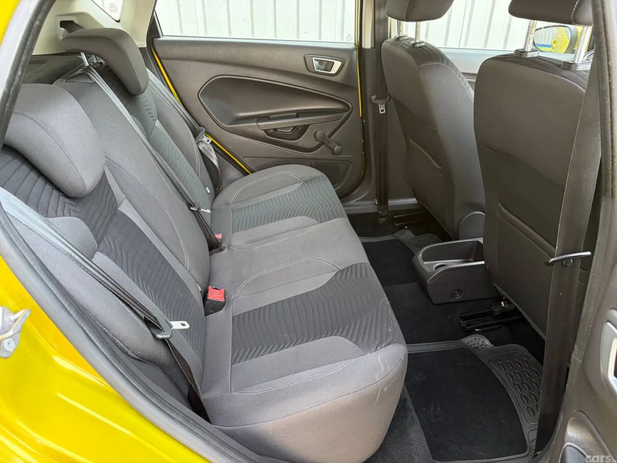 Ford Fiesta Hatchback, Petrol, 2015, Yellow