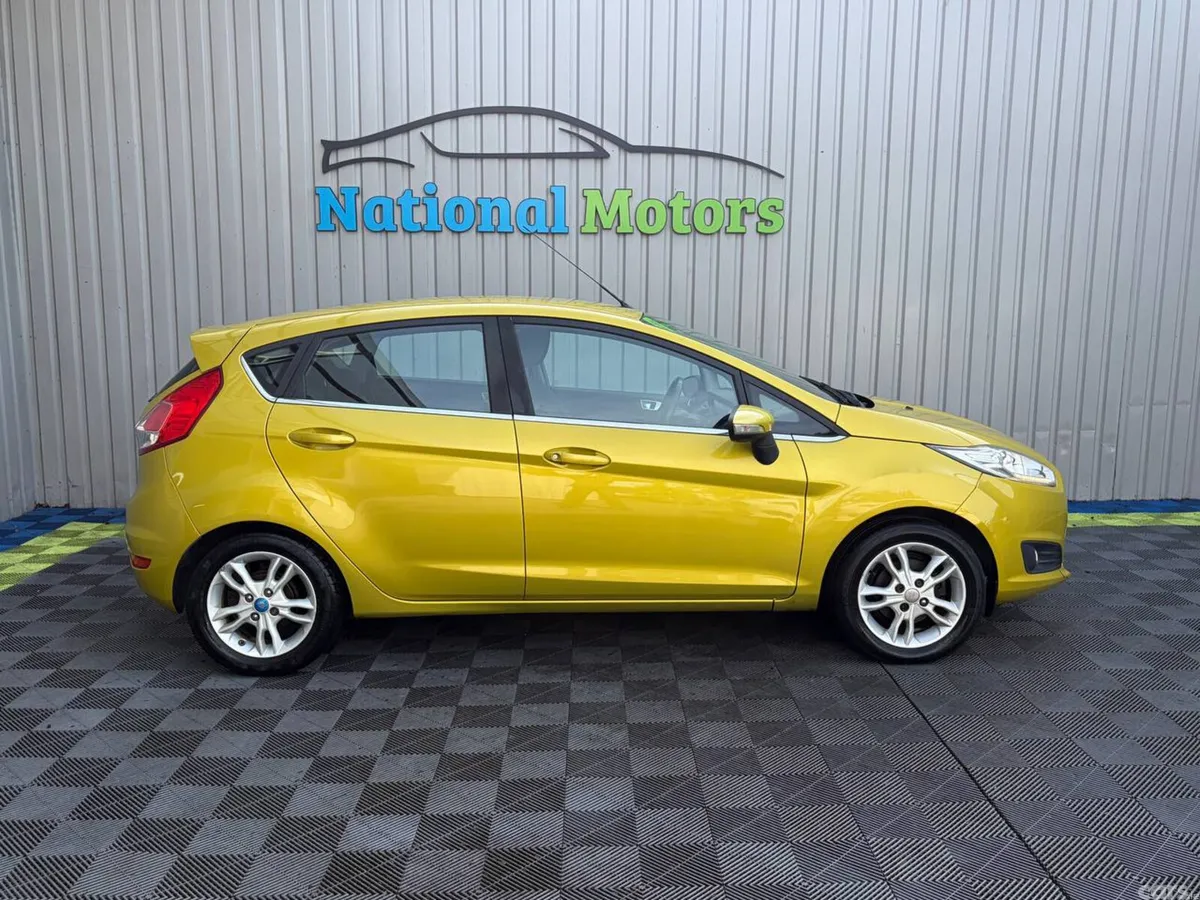 Ford Fiesta Hatchback, Petrol, 2015, Yellow