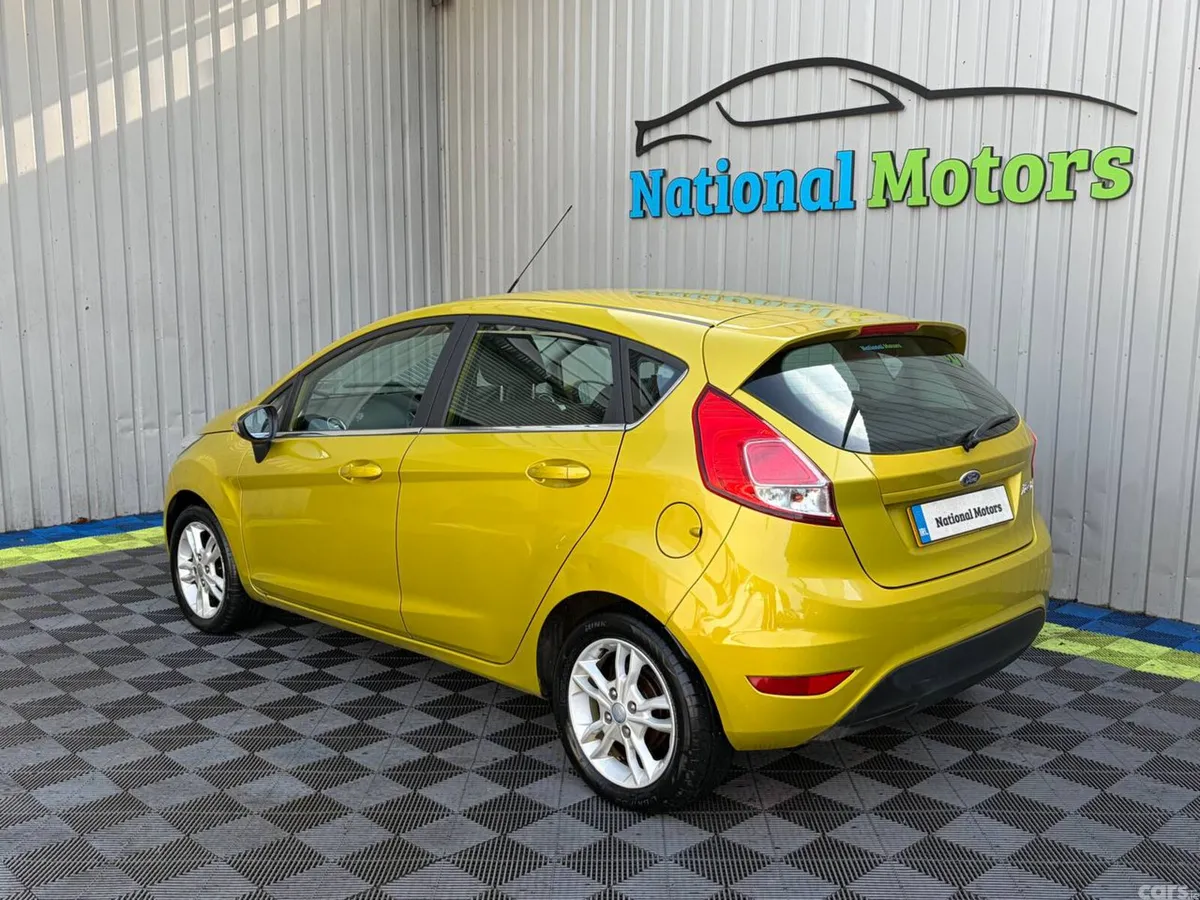 Ford Fiesta Hatchback, Petrol, 2015, Yellow