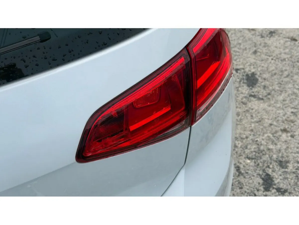 Volkswagen Golf Hatchback, Petrol, 2016, White