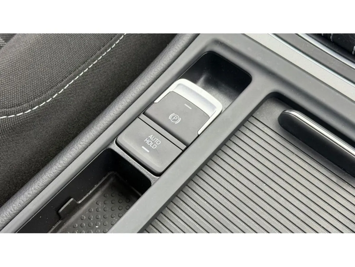 Volkswagen Golf Hatchback, Petrol, 2016, White