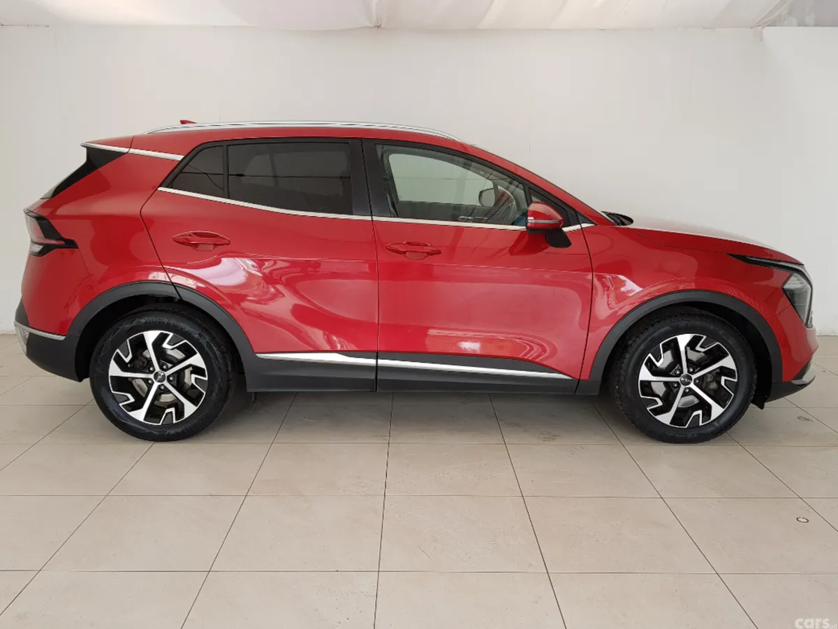 Kia Sportage MPV, Diesel, 2023, Red
