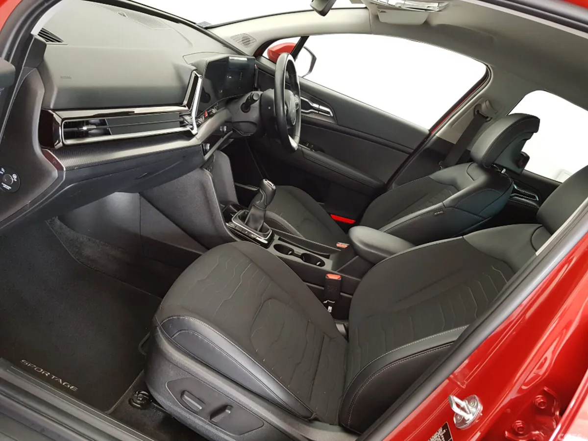 Kia Sportage MPV, Diesel, 2023, Red