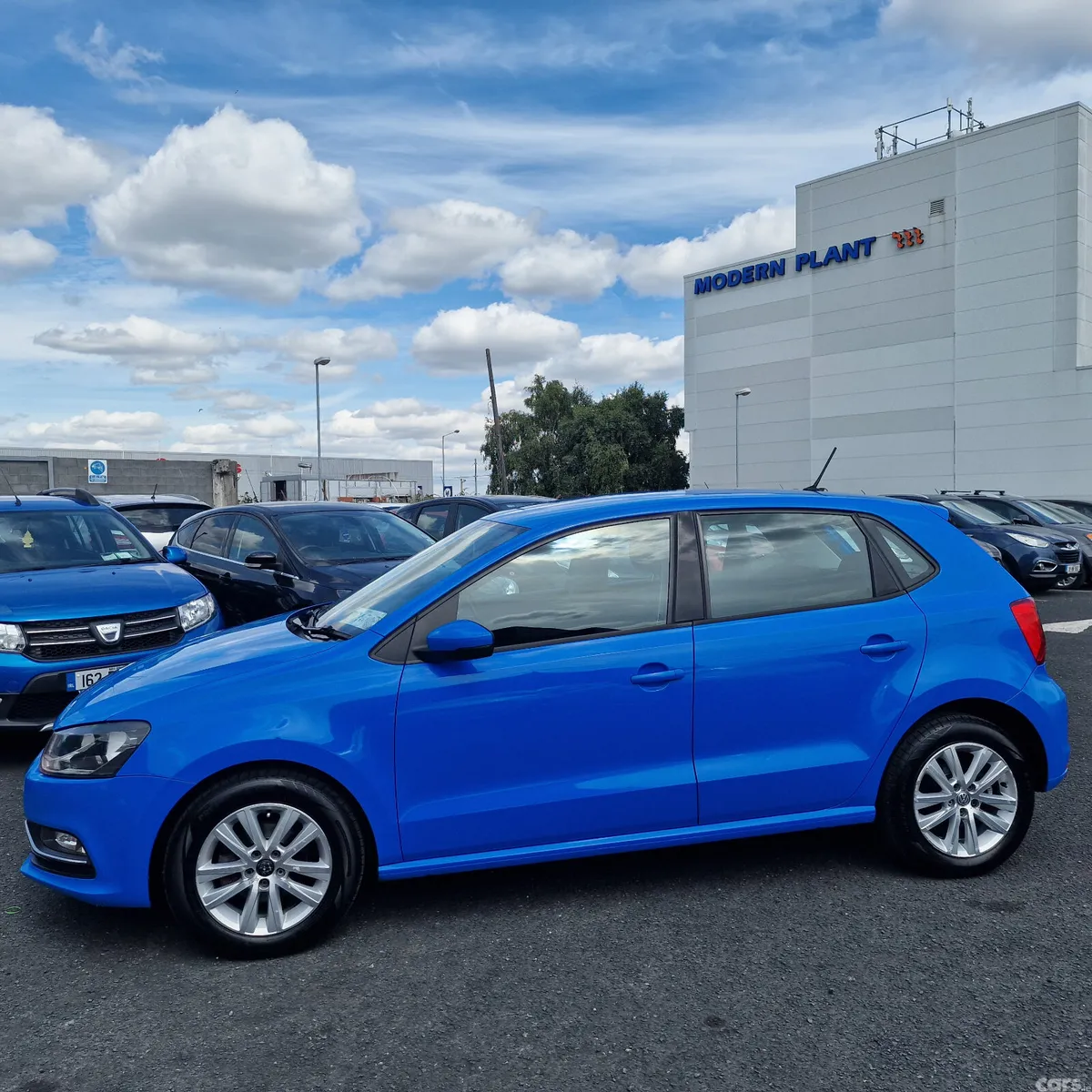 Volkswagen Polo Hatchback, Petrol, 2015, Blue
