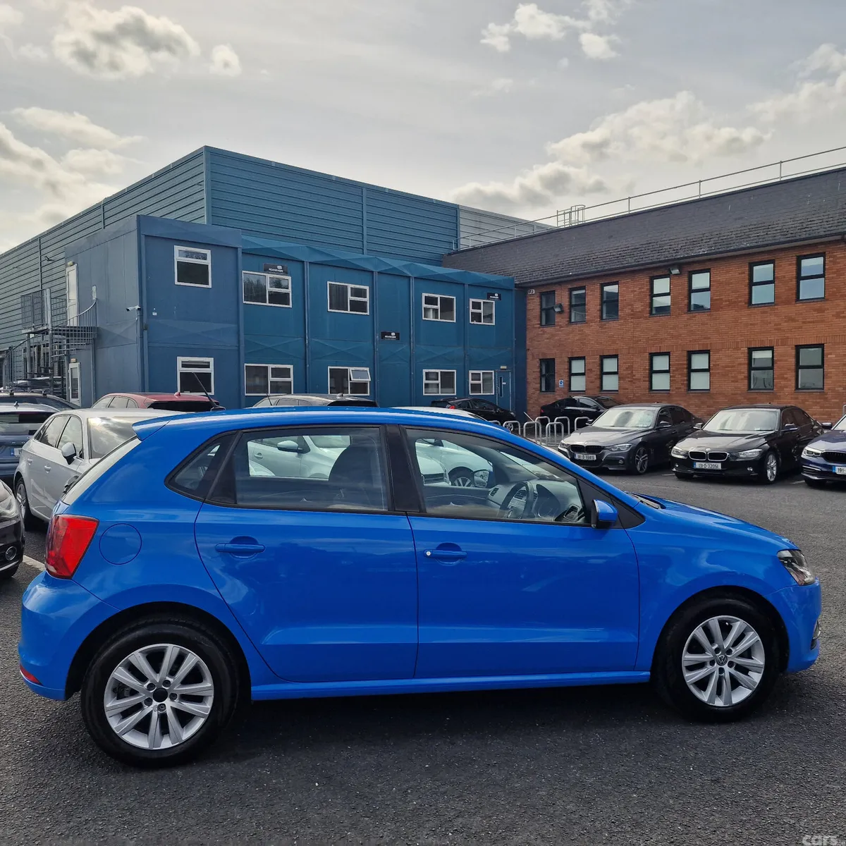 Volkswagen Polo Hatchback, Petrol, 2015, Blue