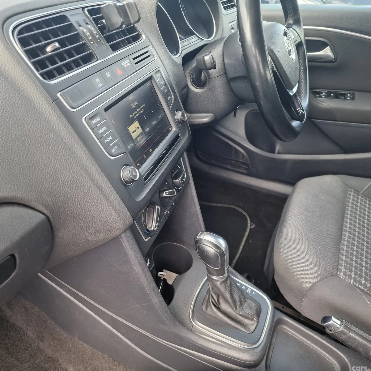Volkswagen Polo Hatchback, Petrol, 2015, Blue
