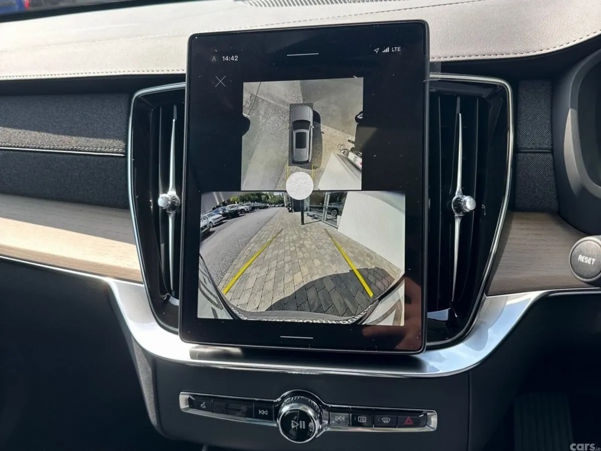 Volvo XC90 SUV, Petrol Plug-in Hybrid, 2026, Silver