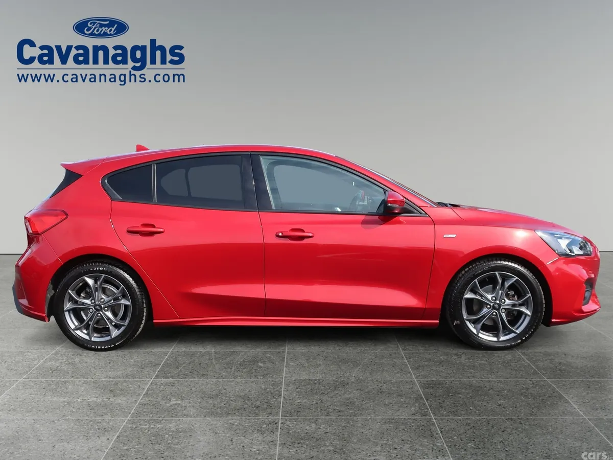 Ford Focus Hatchback, Petrol Hybrid, 2021, Red