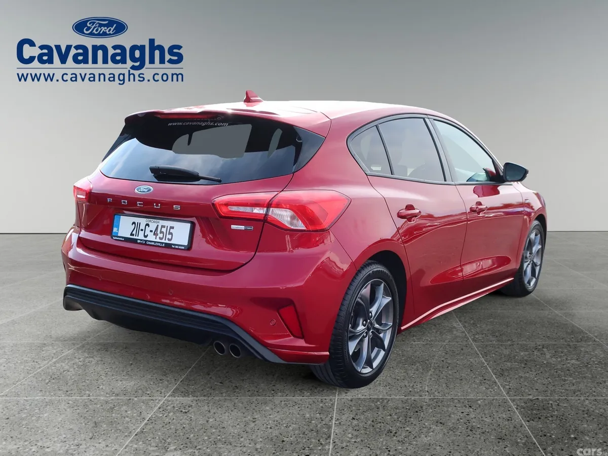 Ford Focus Hatchback, Petrol Hybrid, 2021, Red