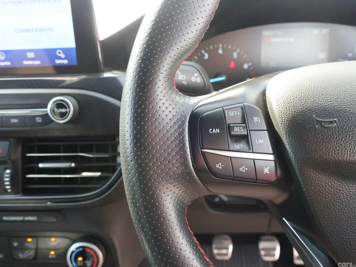 Ford Focus Hatchback, Petrol Hybrid, 2021, Red