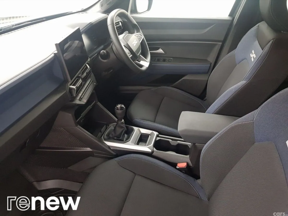 Dacia Duster SUV, Petrol Hybrid, 2025, Black