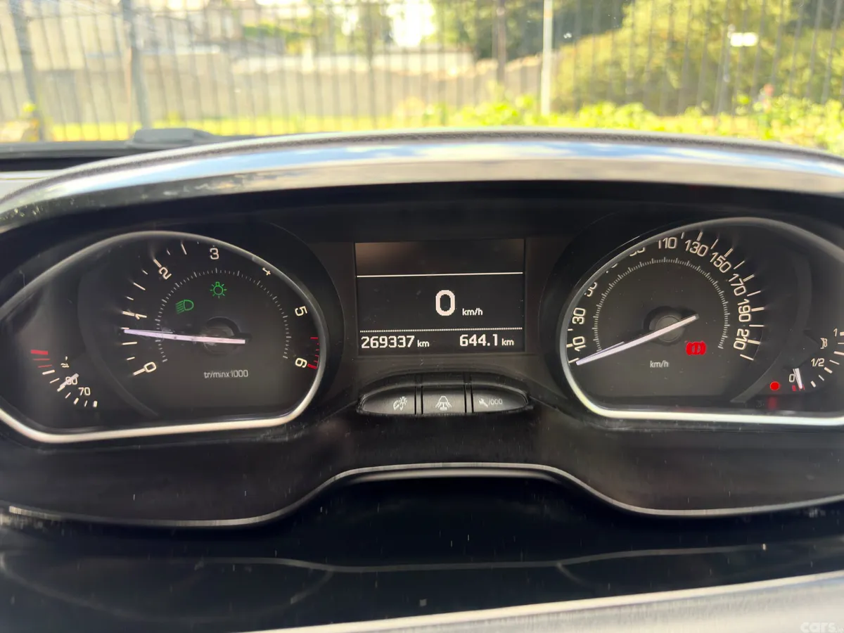 Peugeot 208 Hatchback, Diesel, 2015, Grey