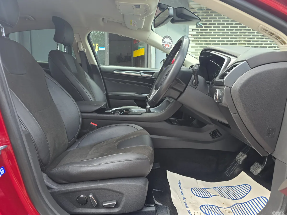 Ford Mondeo Hatchback, Diesel, 2017, Red