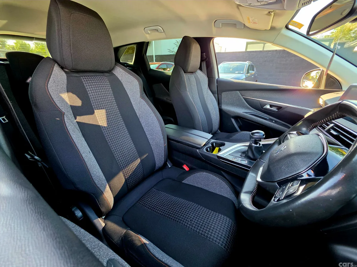 Peugeot 3008 MPV, Diesel, 2021, Grey