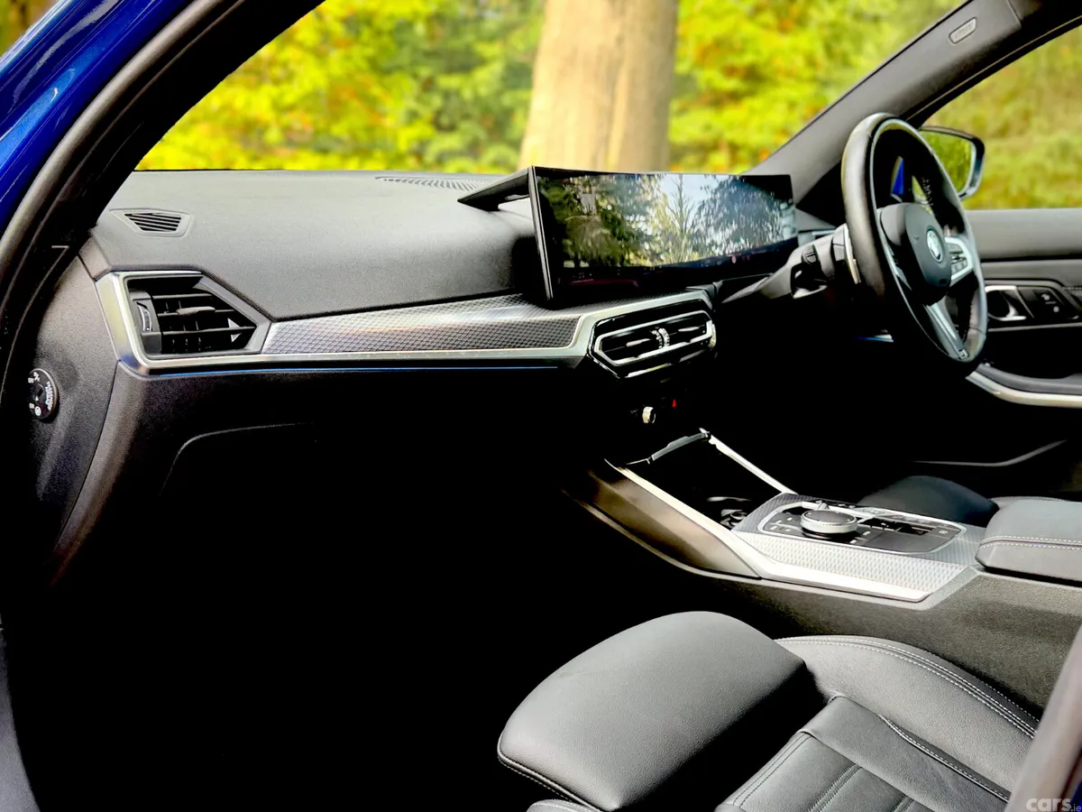 BMW 3-Series Saloon, Petrol Plug-in Hybrid, 2024, Blue