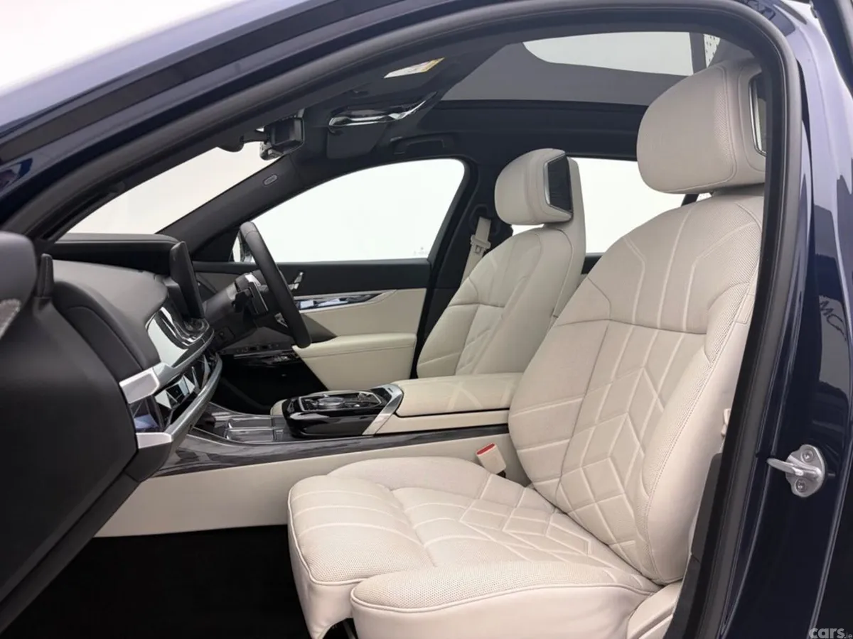 BMW 7-Series Saloon, Petrol Plug-in Hybrid, 2025, Blue