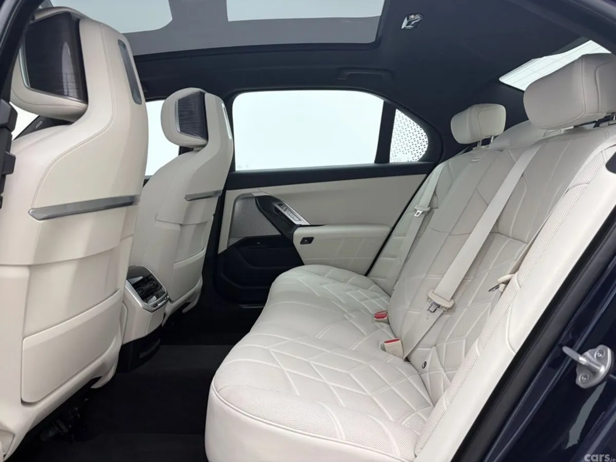 BMW 7-Series Saloon, Petrol Plug-in Hybrid, 2025, Blue