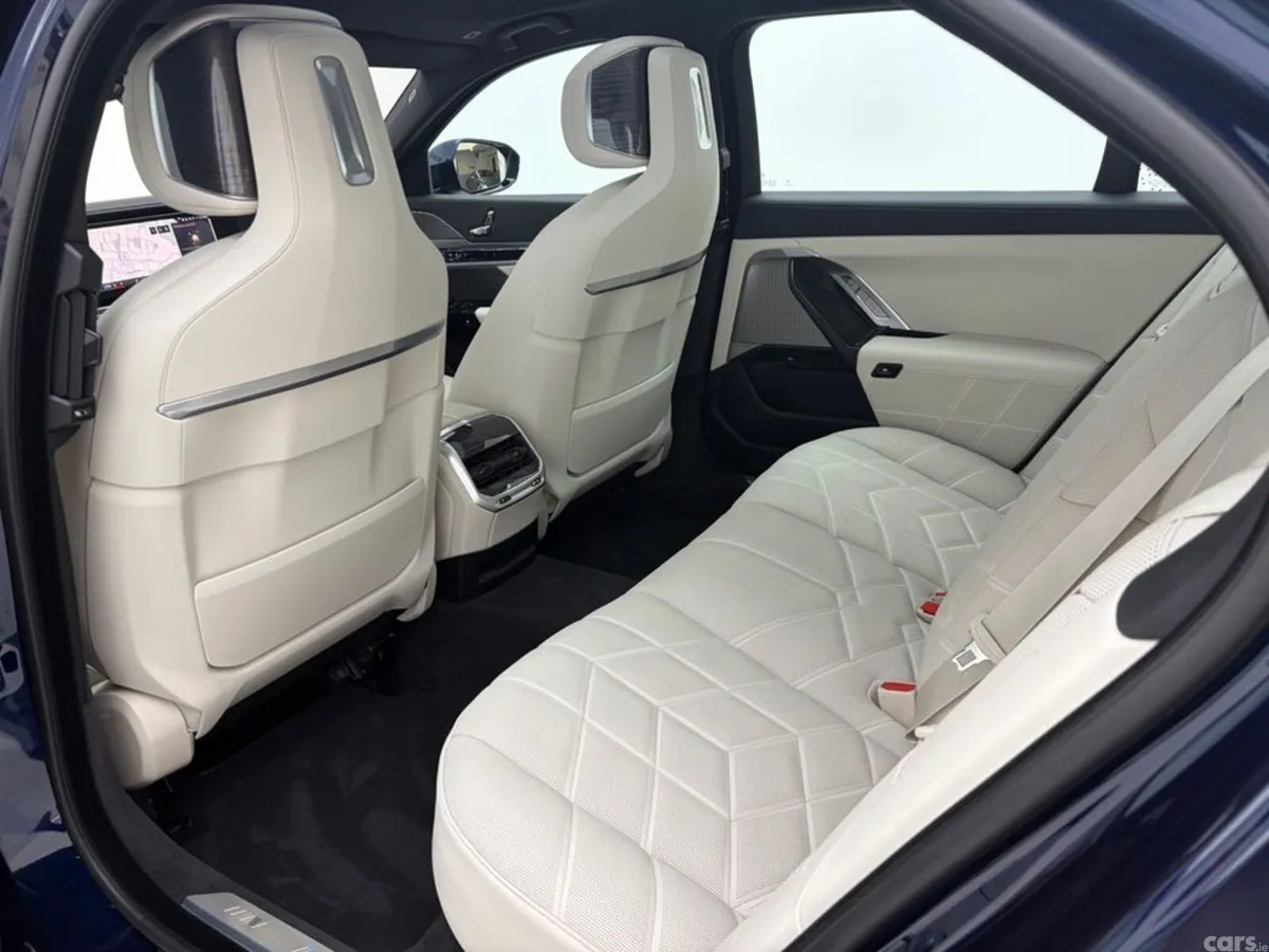 BMW 7-Series Saloon, Petrol Plug-in Hybrid, 2025, Blue