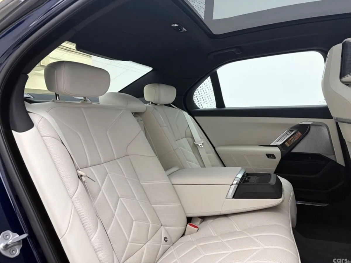 BMW 7-Series Saloon, Petrol Plug-in Hybrid, 2025, Blue