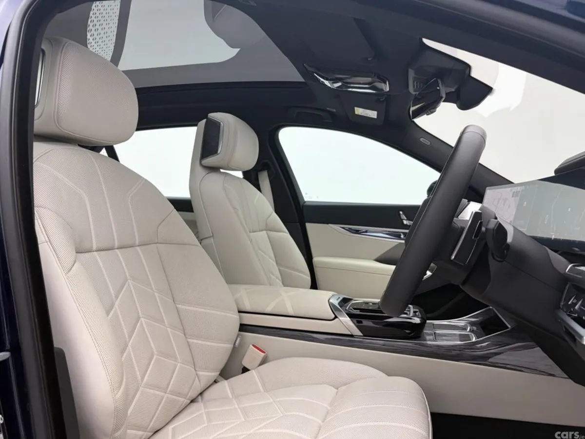 BMW 7-Series Saloon, Petrol Plug-in Hybrid, 2025, Blue