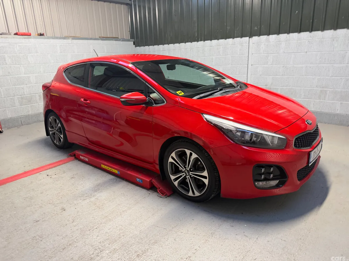Kia Ceed Hatchback, Diesel, 2017, Red