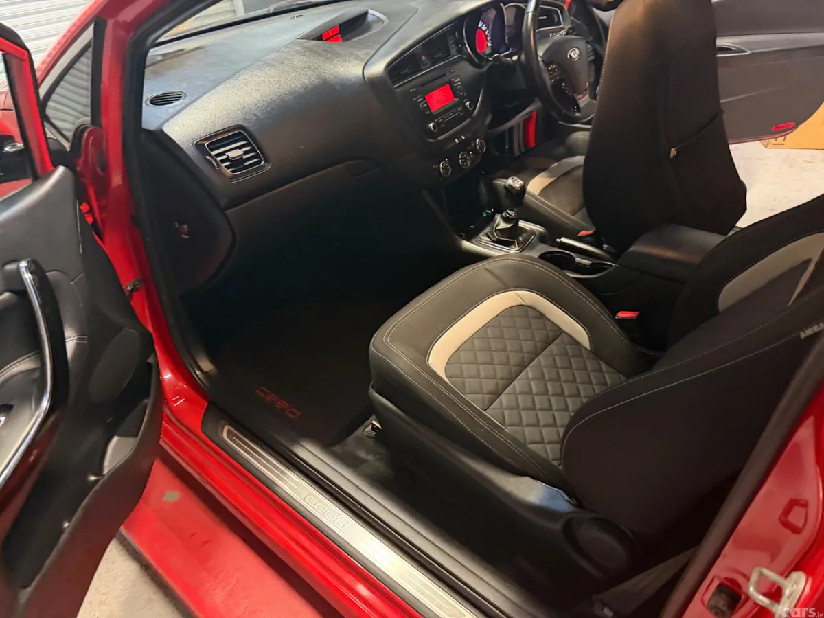 Kia Ceed Hatchback, Diesel, 2017, Red