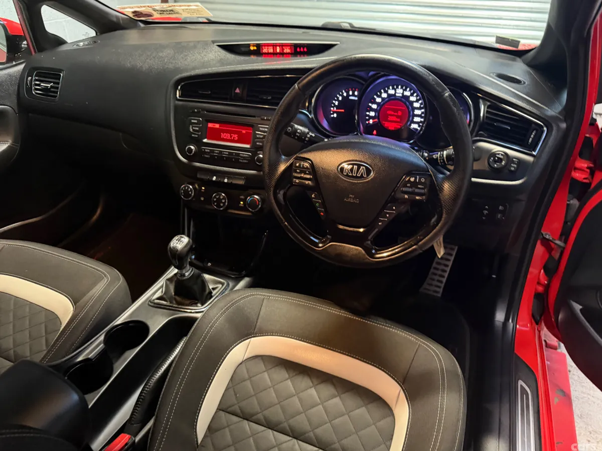 Kia Ceed Hatchback, Diesel, 2017, Red