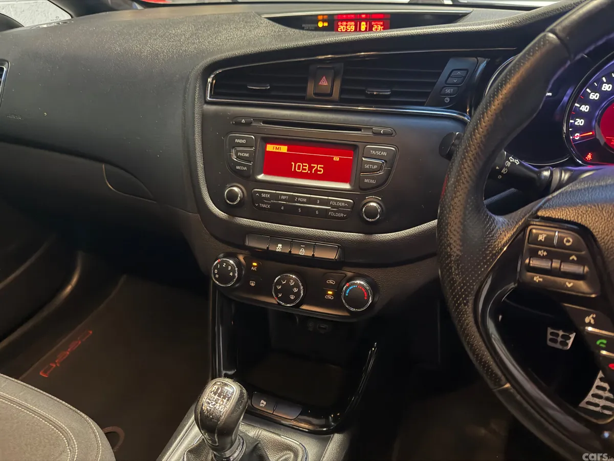 Kia Ceed Hatchback, Diesel, 2017, Red