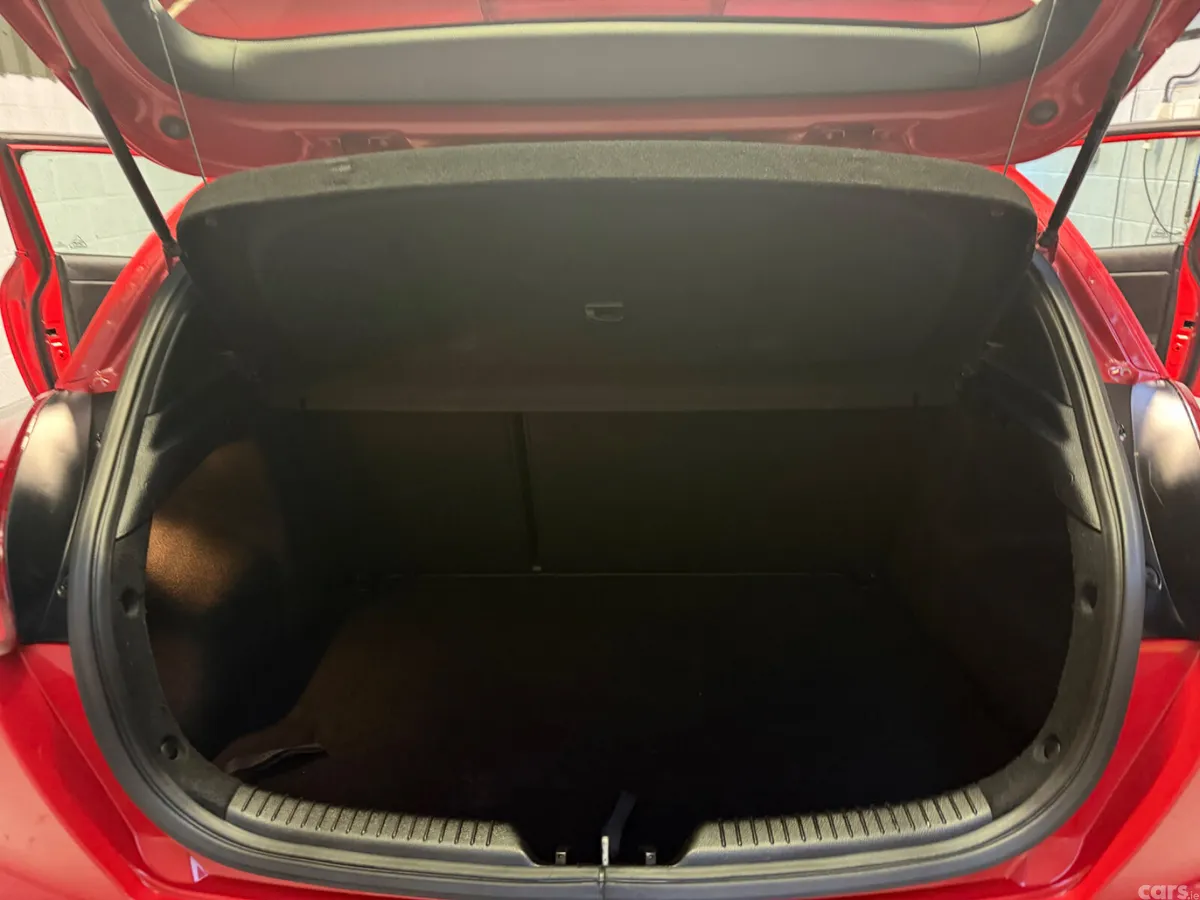 Kia Ceed Hatchback, Diesel, 2017, Red