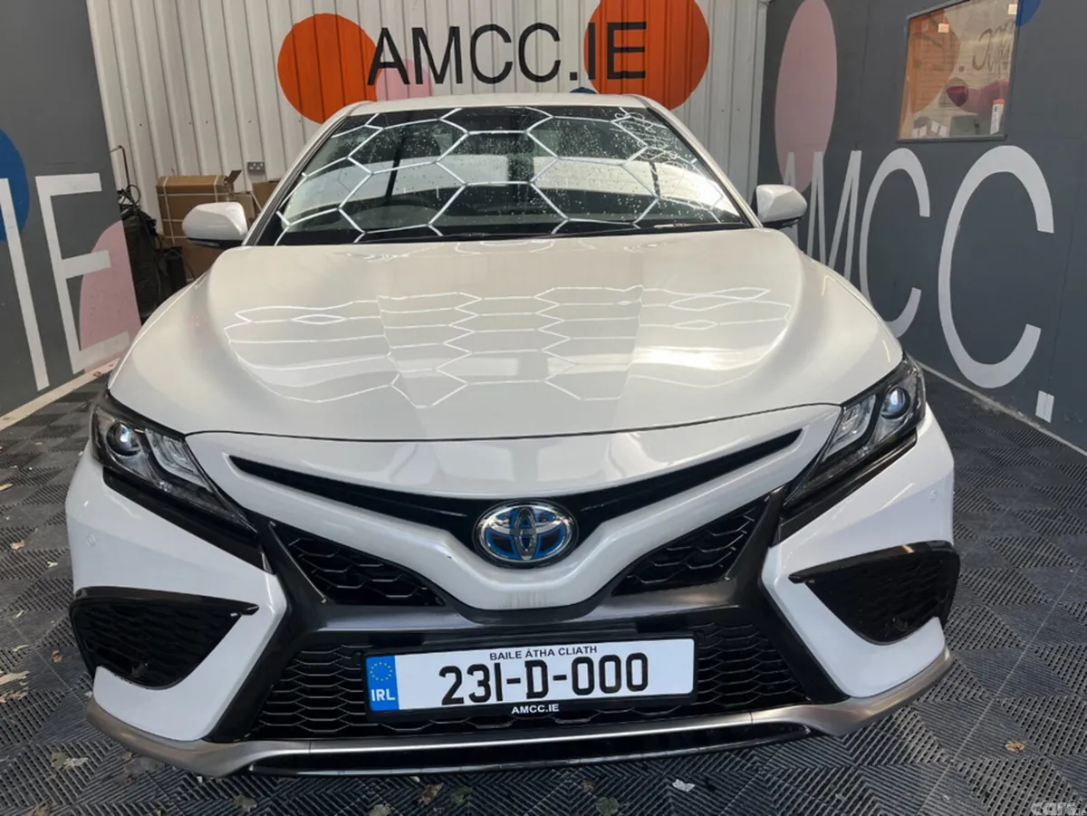 Toyota Camry Saloon, Petrol, 2023, White