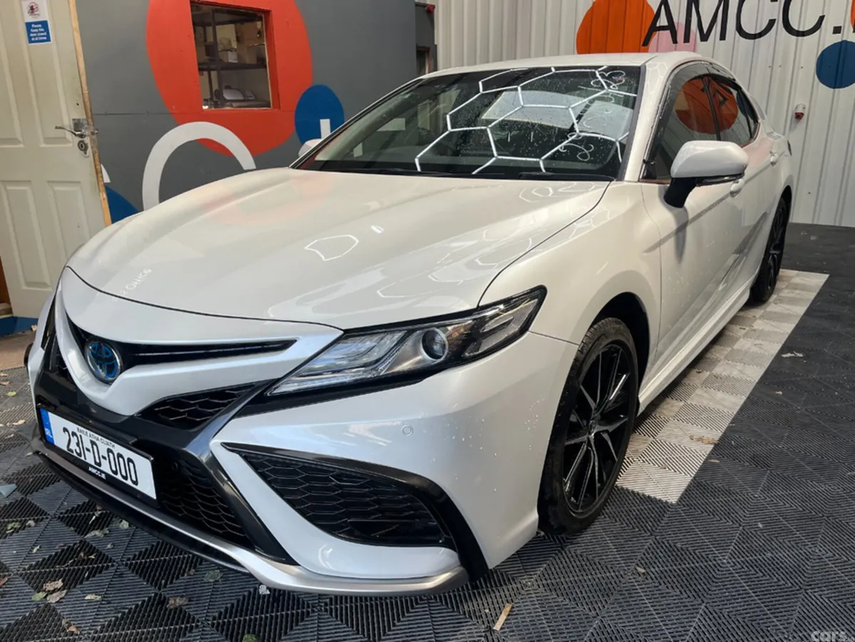 Toyota Camry Saloon, Petrol, 2023, White