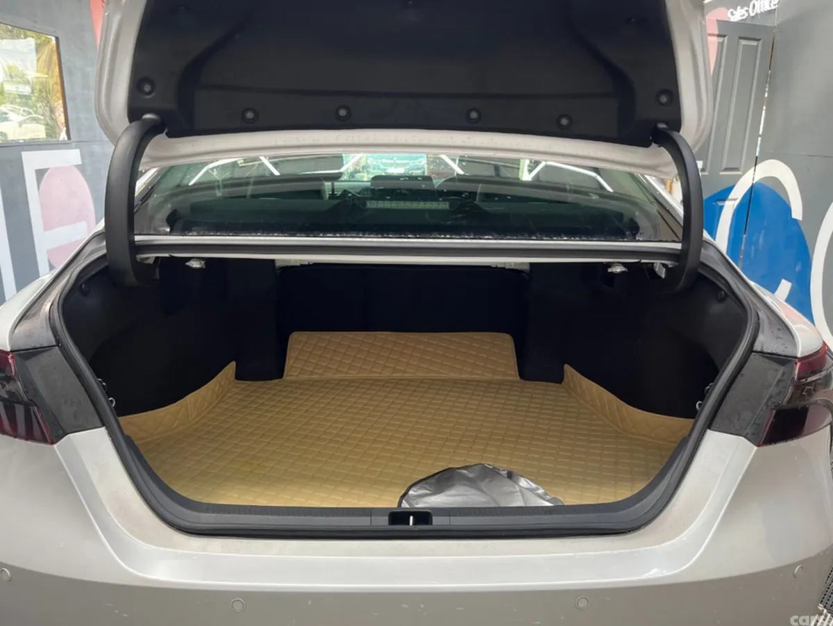 Toyota Camry Saloon, Petrol, 2023, White