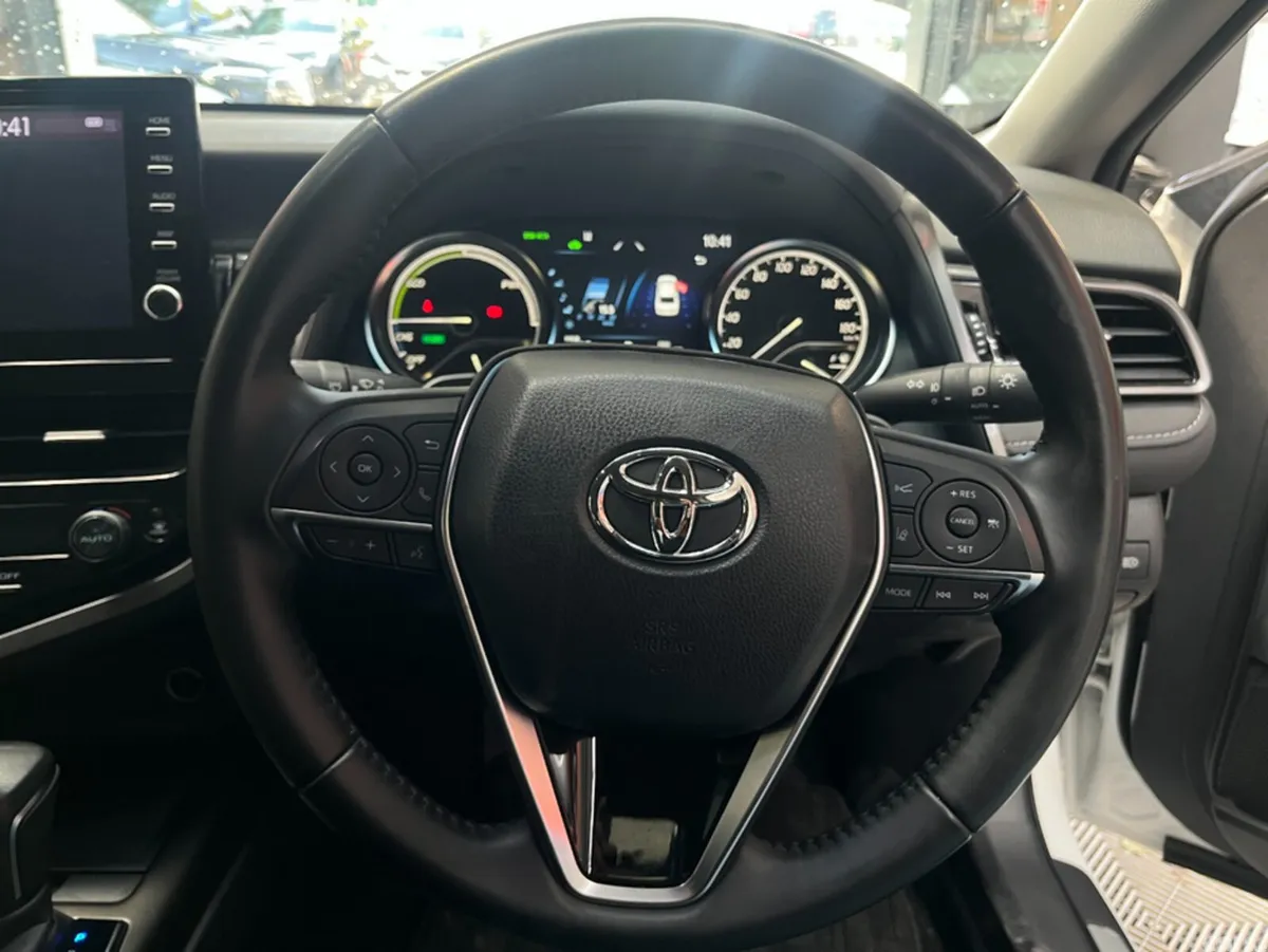 Toyota Camry Saloon, Petrol, 2023, White