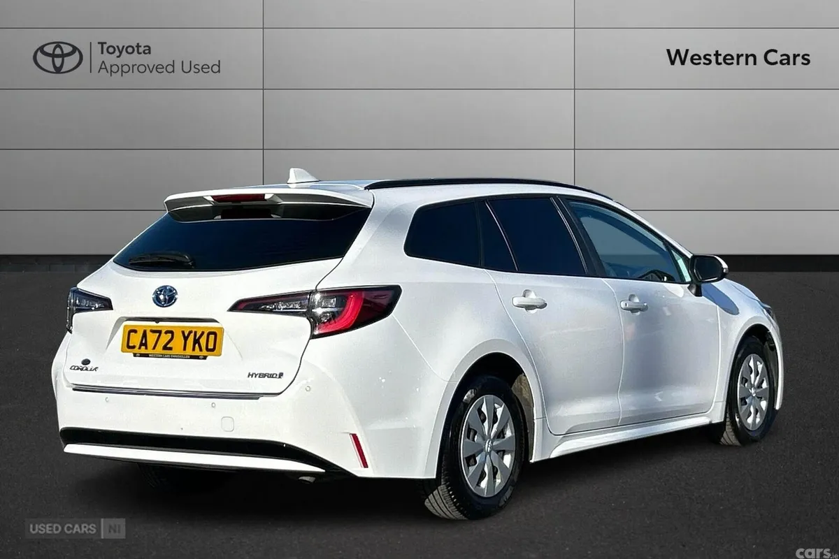 Toyota Corolla MPV, Petrol Hybrid, 2023, White
