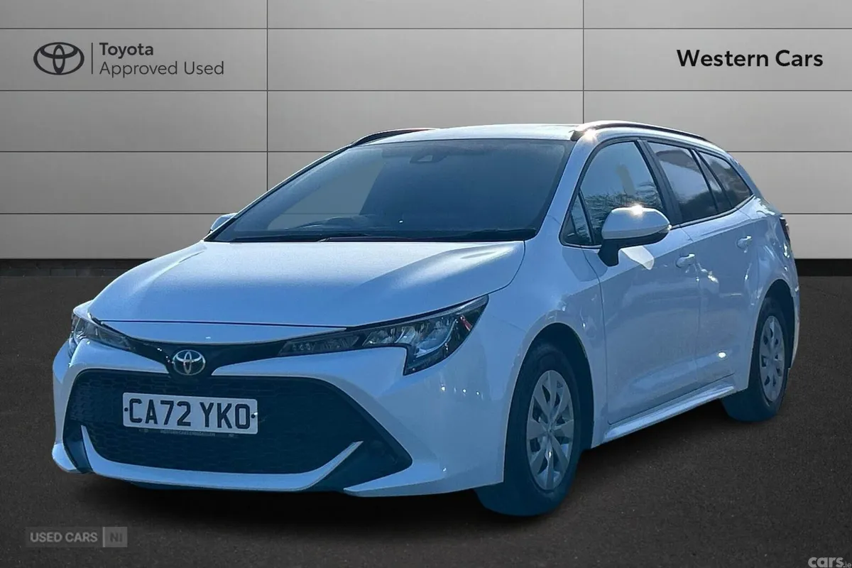 Toyota Corolla MPV, Petrol Hybrid, 2023, White