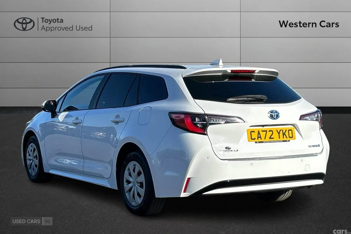 Toyota Corolla MPV, Petrol Hybrid, 2023, White