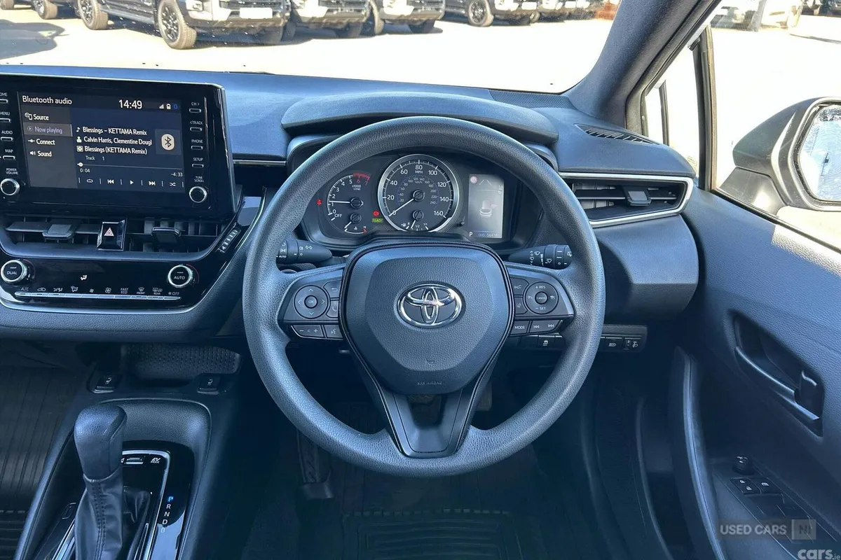 Toyota Corolla MPV, Petrol Hybrid, 2023, White
