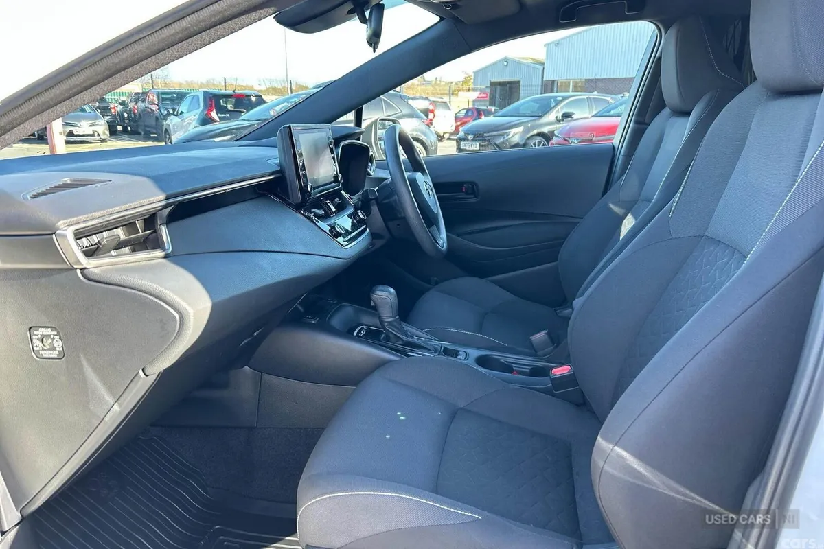 Toyota Corolla MPV, Petrol Hybrid, 2023, White