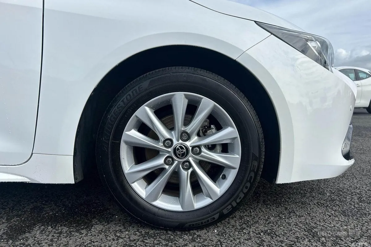 Toyota Corolla Hatchback, Petrol Hybrid, 2023, White