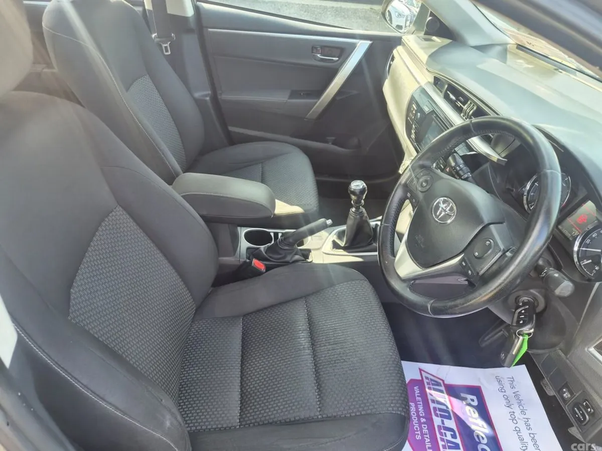 Toyota Corolla Saloon, Diesel, 2017, Brown