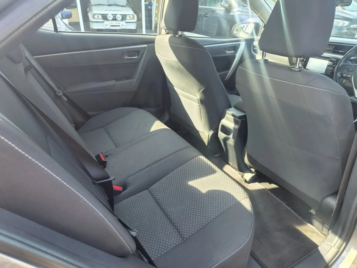 Toyota Corolla Saloon, Diesel, 2017, Brown