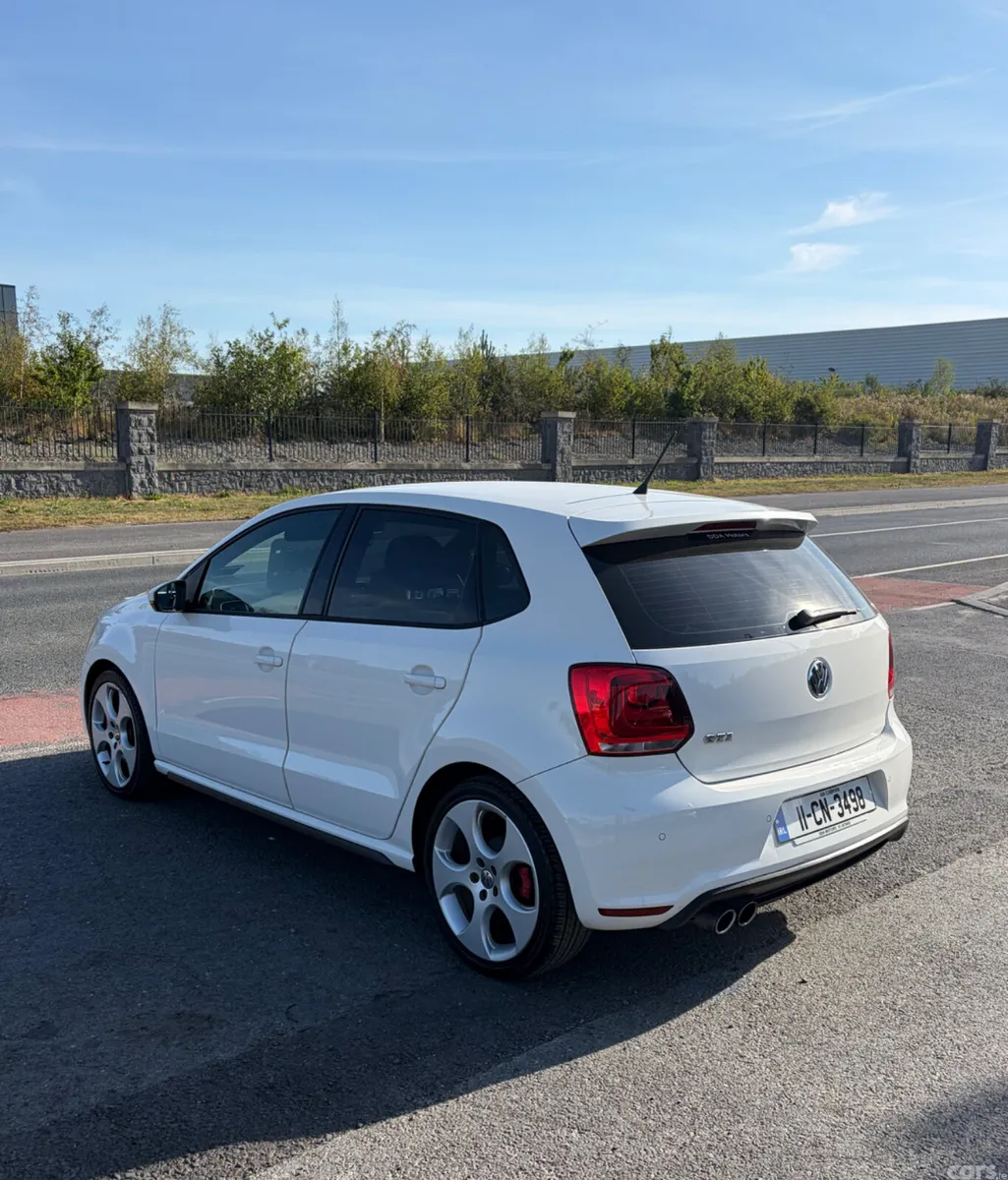 Volkswagen Polo Hatchback, Petrol, 2011, White